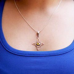 Collar Nudo de Bruja Ojo Turco Amarillo Plata