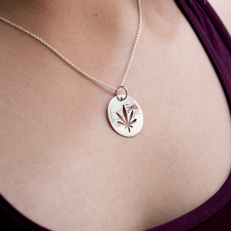 Collar Silueta Hoja Marihuana Plata 925