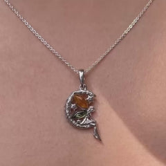 Collar Hada Sobre Media Luna de Ambar Baltico Plata Fina