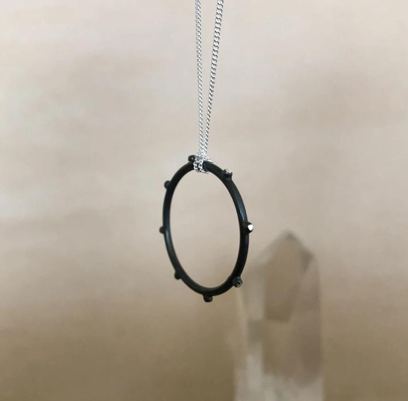 COLLAR RETRO CON LUNARES